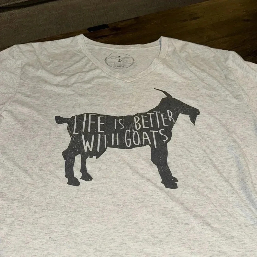 JANE MARIE GOAT SHIRT WOMEN’S LG VNECK GREY COLOURED SHORT SLEEVE